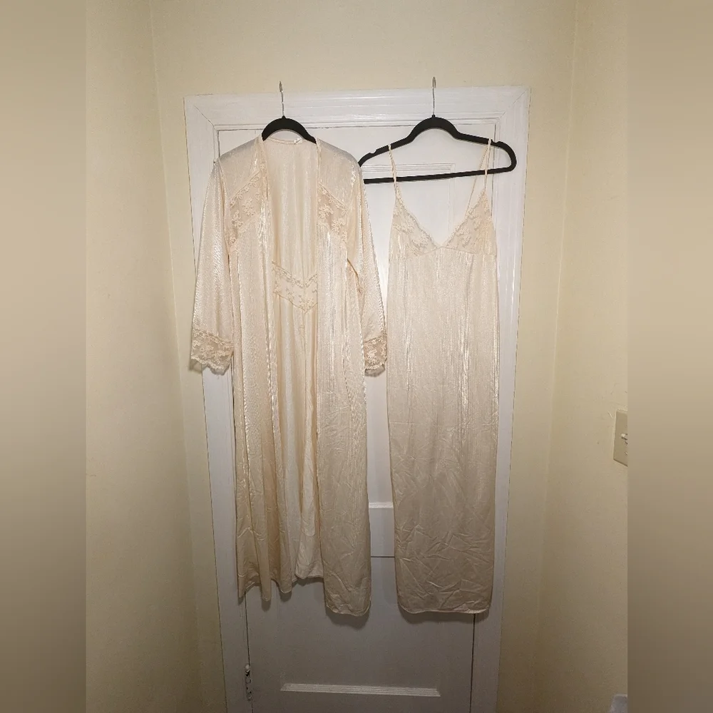 Vintage cream boho lace Nightgown And Robe Lingerie set - Picture 2 of 7
